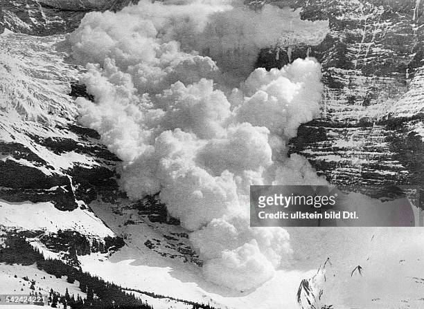 Gebirgszug Jungfrau: Lawine stürzt vom Berg- veröff. Koralle 13/1941