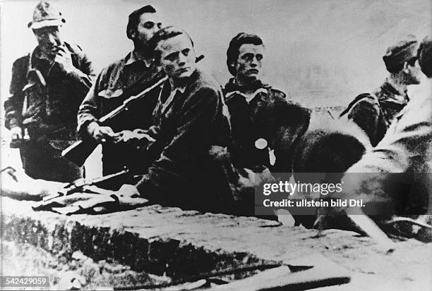 Eine Gruppe von Partisanen in der Umgebung Roms1943