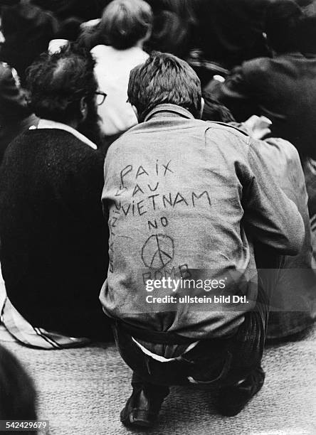United States, NEW YORK, NY: Americans demonstrate in New York City on April 15 in protest of the Viet Nam War.