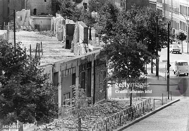 Germany / GDR, Berlin. Demolition of the house at Bernauer Strasse . September 1965