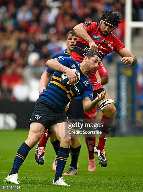 April 2015; Rob Kearney, Leinster, collects a garryowen kick ahead of Juan Martin Fernandez Lobbe, Toulon. European Rugby Champions Cup Semi-Final,...