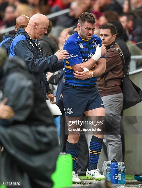 April 2015; Fergus McFadden, Leinster, leaves the field with an arm injury. European Rugby Champions Cup Semi-Final, RC Toulon v Leinster. Stade...