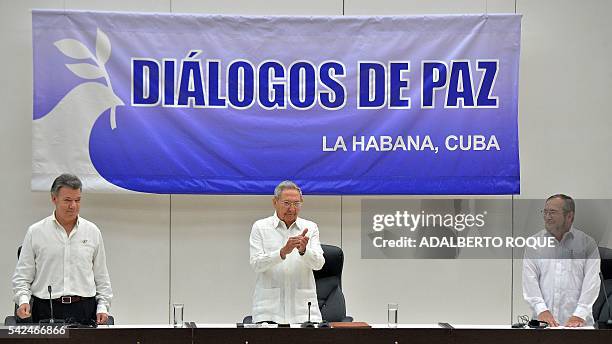 Colombia's President Juan Manuel Santos , Cuban President Raul Castro and Timoleon Jimenez, aka "Timochenko" , head of the FARC leftist guerrilla...