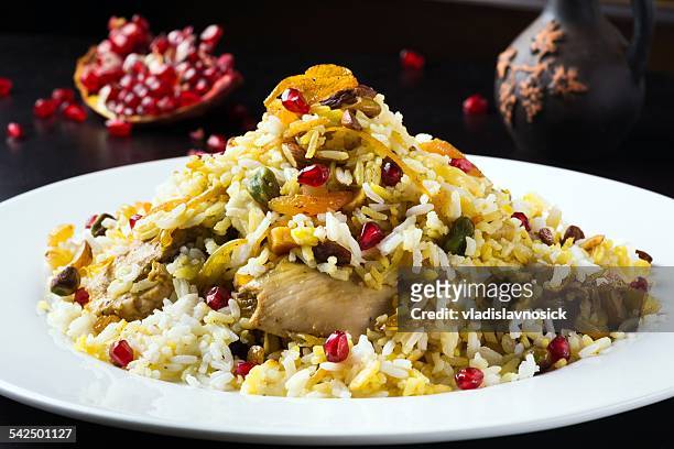 festive middle eastern rice dish with chicken, orange peel and pistachios - persian culture stockfoto's en -beelden