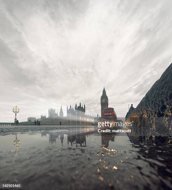 united kingdom, england, london, westminster bridge in rain with incoming double-decker bus - mattscutt imagens e fotografias de stock