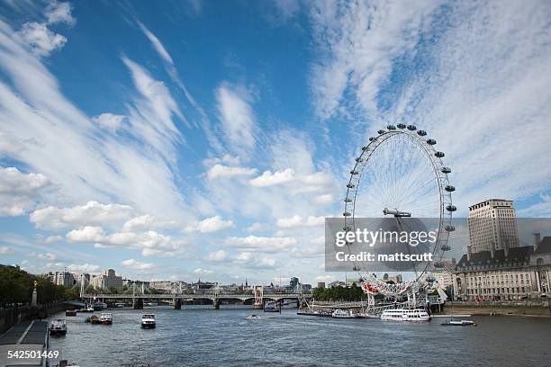 united kingdom, england, london, london eye seen from across river thames - mattscutt imagens e fotografias de stock