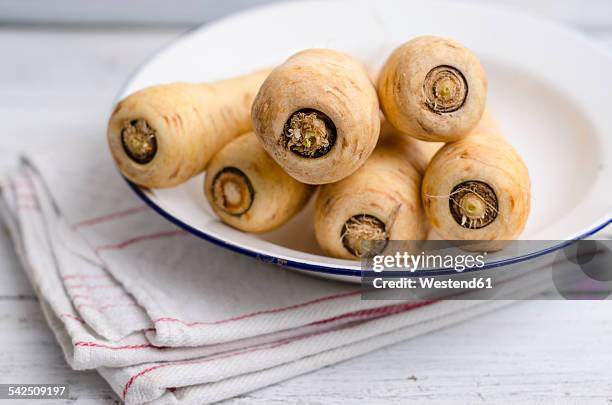 dish of parsnips on folded kitchen towel - pastinake stock-fotos und bilder