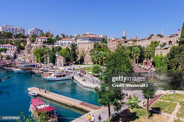 turkey, middle east, antalya, kaleici, view of harbour and old town - oude stad stockfoto's en -beelden