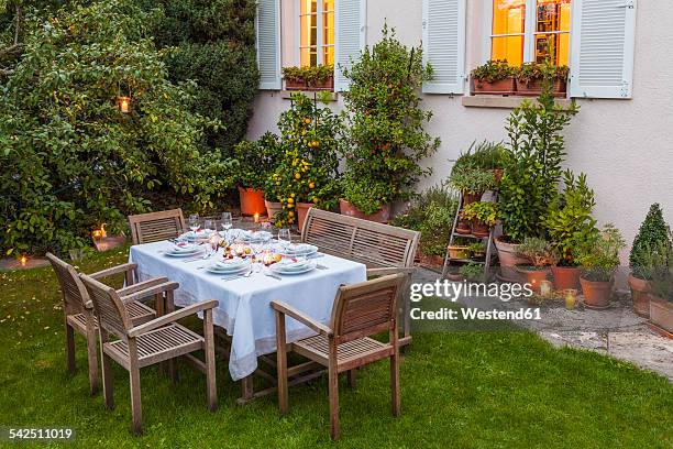 autumnal laid table in garden in the evening - food wooden table stock-fotos und bilder