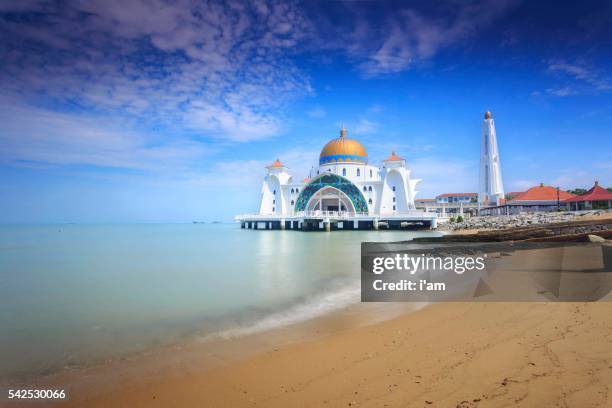 malacca straits mosque ~ masjid selat melaka - masjid selat melaka stock pictures, royalty-free photos & images