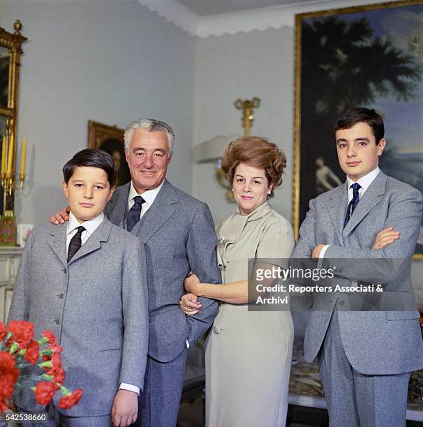 Italian actor Vittorio De Sica and his wife Maria Mercader with their children Manuel and Christian in their house. Rome, 15th November 1966