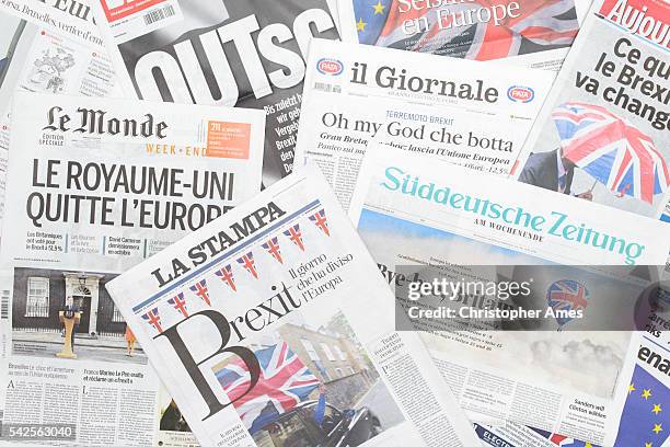 european newspapers react to brexit vote - global reaction to the uk eu referendum bildbanksfoton och bilder