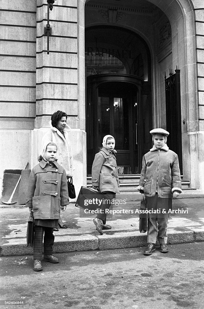 Roberto jr, Isabella and Isotta Ingrid Rossellini coming out of school