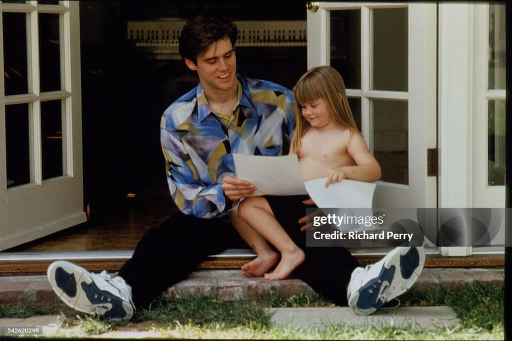 THE ACTOR JIM CARREY WITH HIS FAMILY