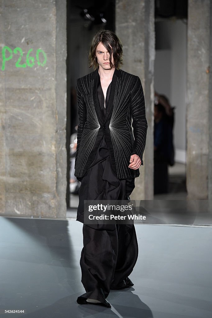 Rick Owens : Runway - Paris Fashion Week - Menswear Spring/Summer 2017