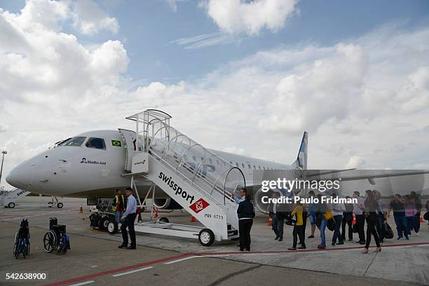 Passengers board an Azul Linhas Aereas Brasileiras SA jet at Viracopos International Airport in Campinas, Brazil, on Wednesday, Sept. 9, 2015