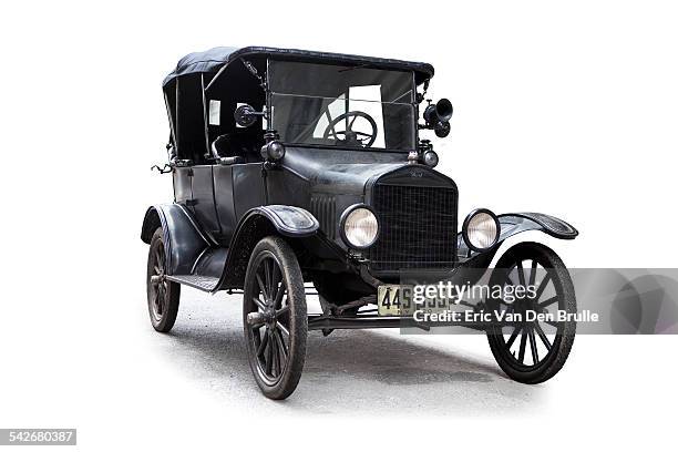 model t 1920 ford silhouetted - zwanziger jahre stock-fotos und bilder