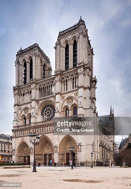 notre-dame cathedral - v notre dame stock pictures, royalty-free photos & images
