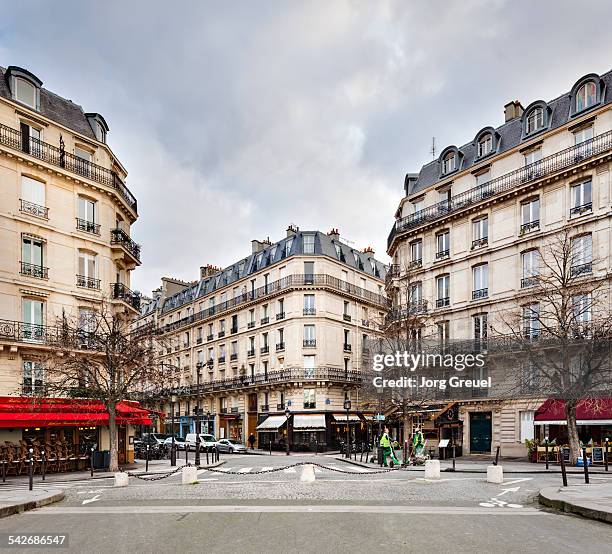 ile saint-louis - street paris stock pictures, royalty-free photos & images