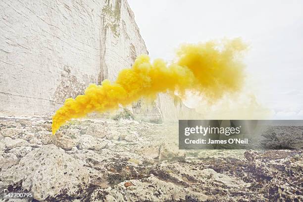 3.268 fotos e imágenes de Bomba De Humo - Getty Images