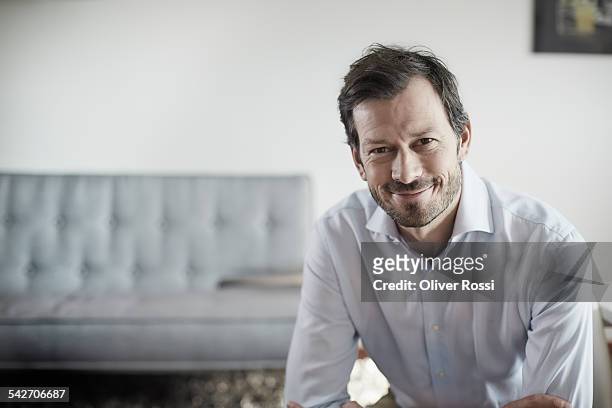 portrait of confident man in shirt - smiling person white shirt stockfoto's en -beelden