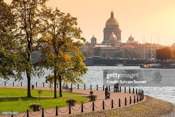 st. petersburg, st. isaac's cathedral - neva river stock-fotos und bilder