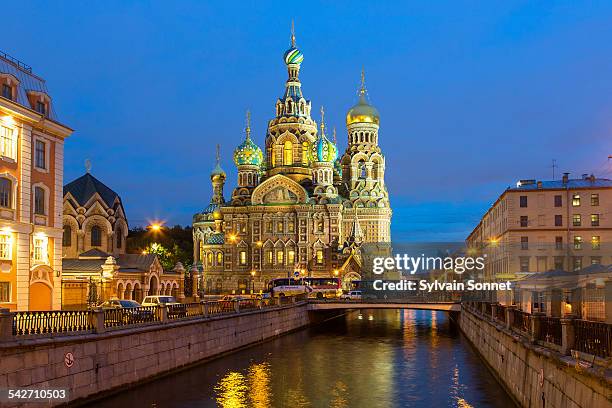 church of the saviour on spilled blood at dusk - st petersburg russia 個照片及圖片檔