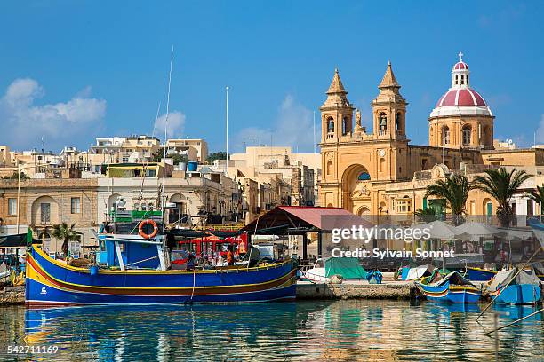 malta, marsaxlokk, fishing village harbour - marsaxlokk stockfoto's en -beelden