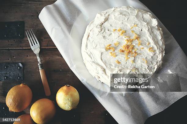 lemon cake from above - fondant cakes fotografías e imágenes de stock