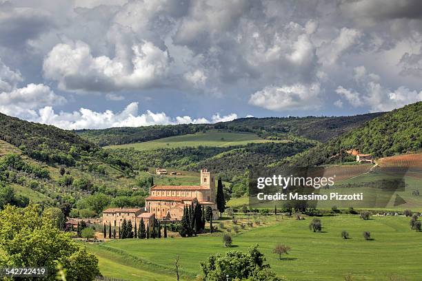 abbey of sant'antimo in montalcino - abbazia di santantimo foto e immagini stock