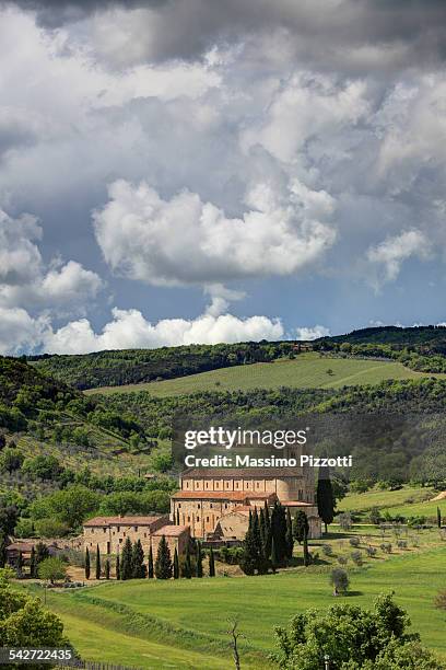 abbey of sant'antimo in montalcino - abbazia di santantimo foto e immagini stock