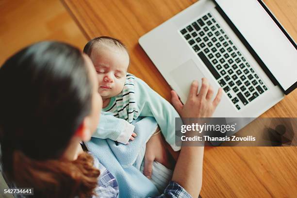 multi-tasking mum - working mother 個照片�及圖片檔