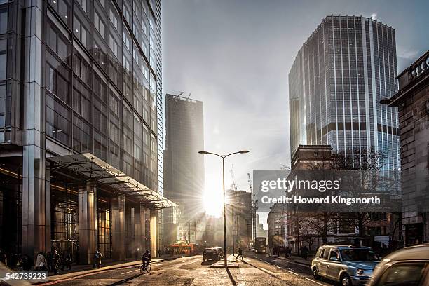 city of london sunset street - car front view foto e immagini stock