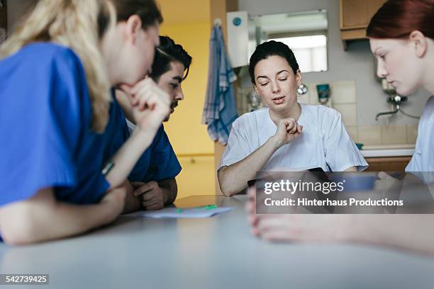 doctors and stuff discussing in break room - leanincollection healthcare stock pictures, royalty-free photos & images