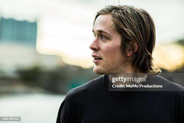 portrait of young man in urban environment - patillas pelo facial fotografías e imágenes de stock