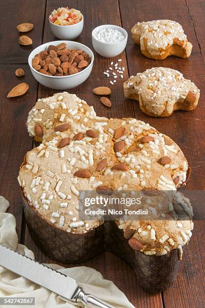 colomba di pasqua, easter dove cake - colomba pasqua stockfoto's en -beelden