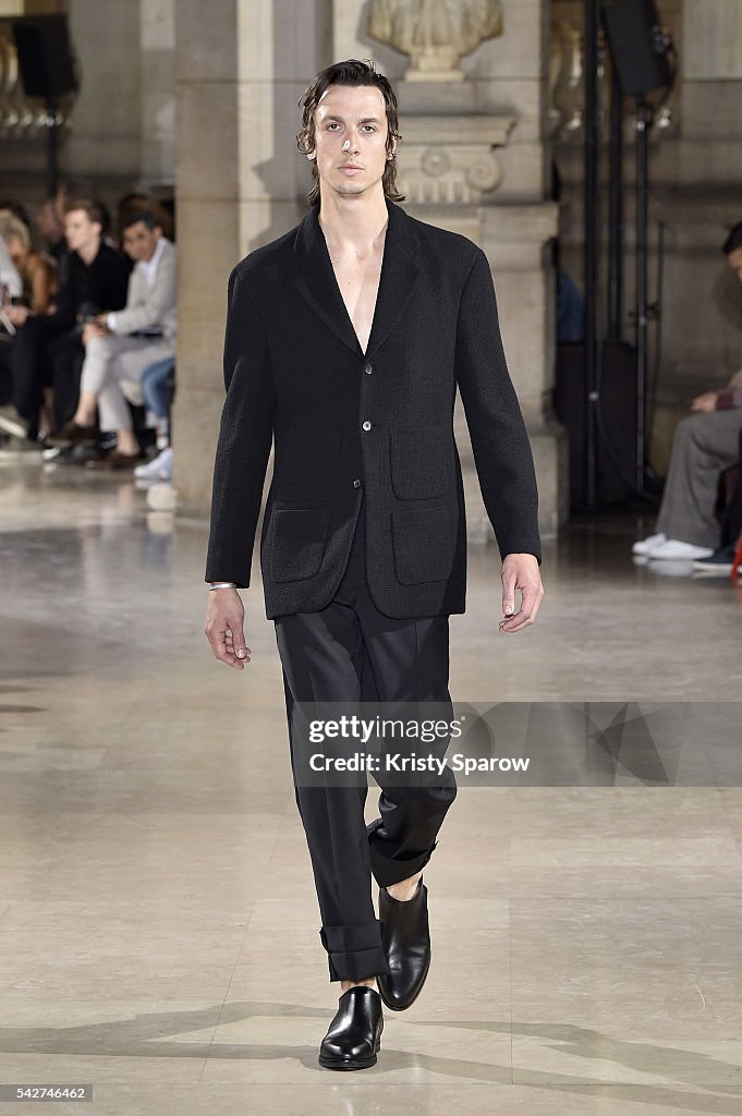 Maison Margiela : Runway - Paris Fashion Week - Menswear Spring/Summer 2017