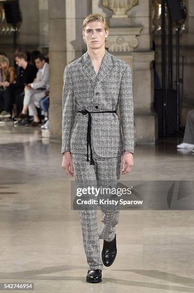 Maison Margiela : Runway - Paris Fashion Week - Menswear Spring/Summer 2017 Maison Margiela : Runway - Paris Fashion Week - Menswear Spring/Summer 2017