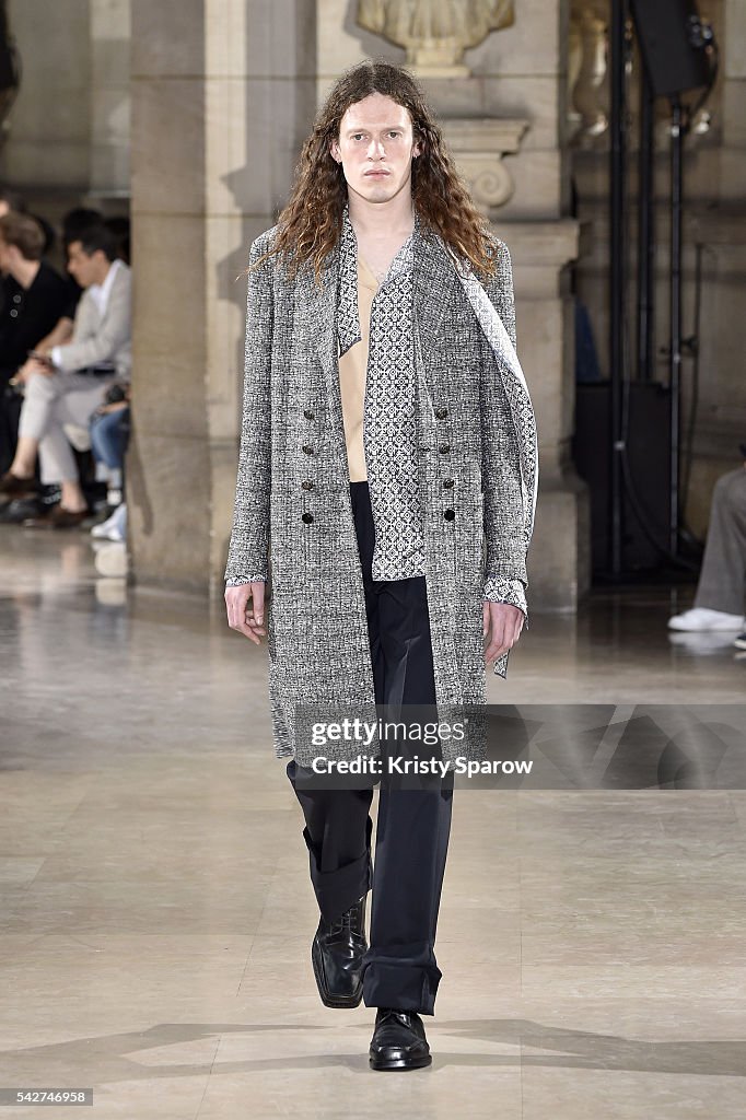 Maison Margiela : Runway - Paris Fashion Week - Menswear Spring/Summer 2017