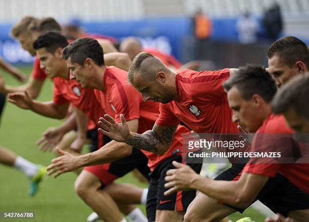 Poland's players take part in a training session at the Geoffroy Guichard stadium in Saint-Etienne on June 24, 2016 on the eve of the Euro 2016...