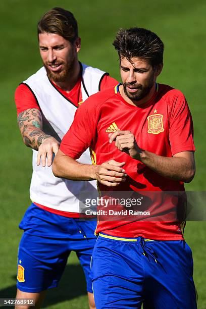 Sergio Ramos and Gerard Pique of Spain share a joke during a training session at Complexe Sportif Marcel Gaillard on June 24, 2016 in La Rochelle,...