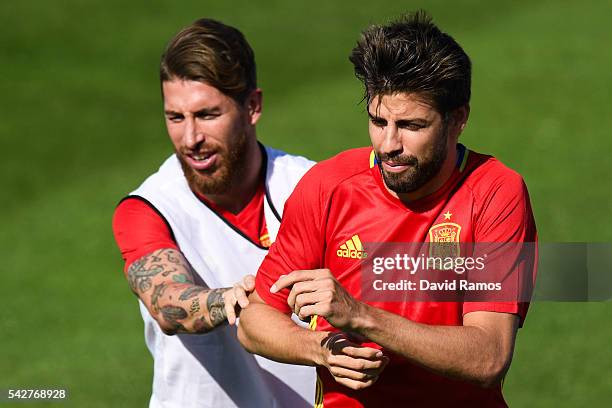 Sergio Ramos and Gerard Pique of Spain share a joke during a training session at Complexe Sportif Marcel Gaillard on June 24, 2016 in La Rochelle,...