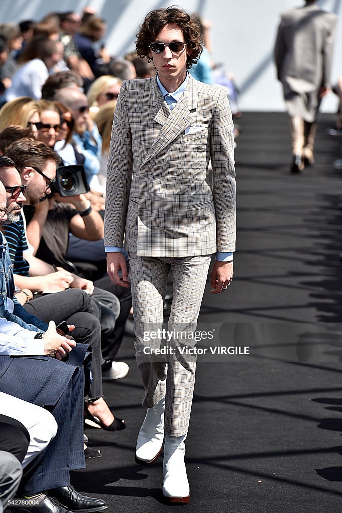 Balenciaga : Runway - Paris Fashion Week - Menswear Spring/Summer 2017