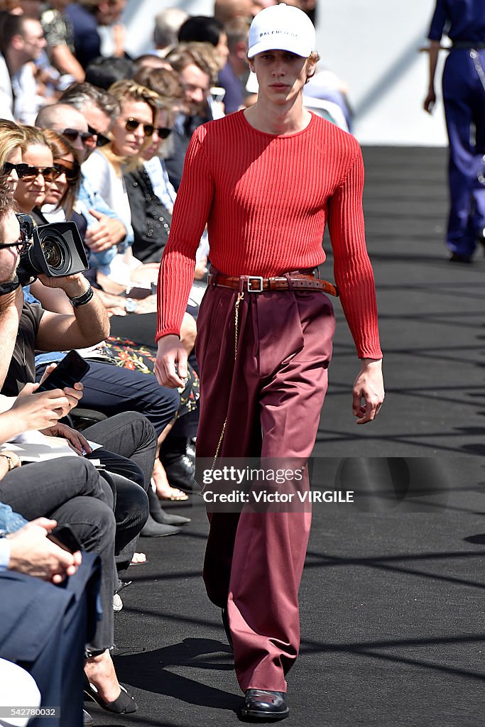 Balenciaga : Runway - Paris Fashion Week - Menswear Spring/Summer 2017