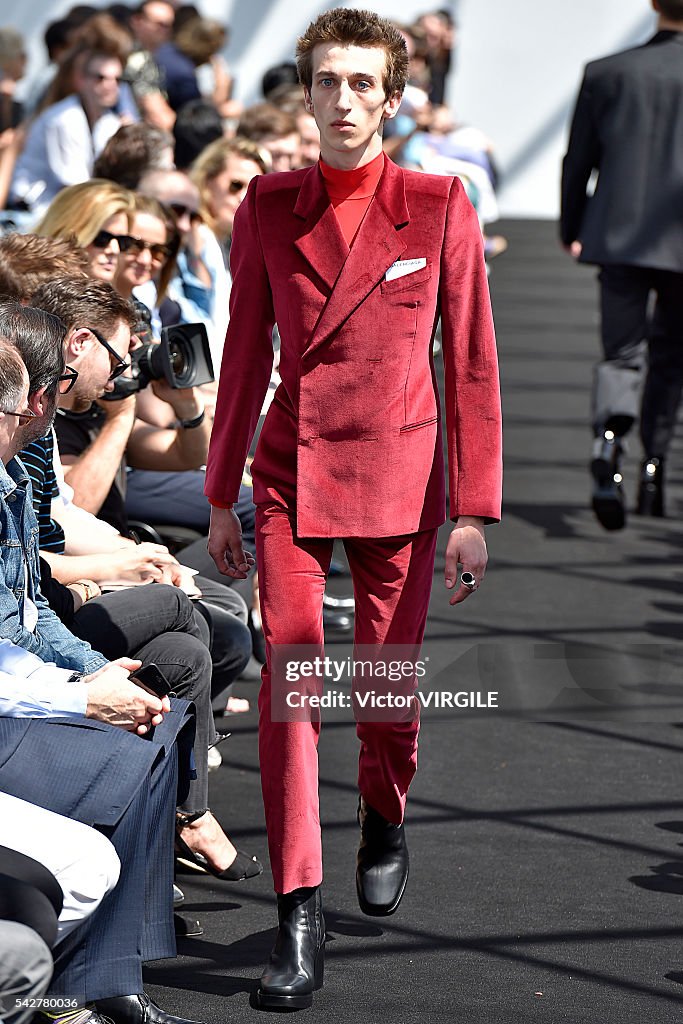 Balenciaga : Runway - Paris Fashion Week - Menswear Spring/Summer 2017