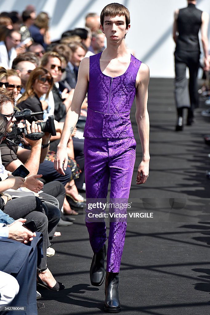 Balenciaga : Runway - Paris Fashion Week - Menswear Spring/Summer 2017