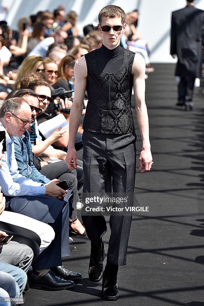 Balenciaga : Runway - Paris Fashion Week - Menswear Spring/Summer 2017