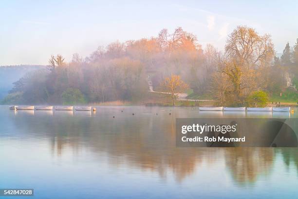 swanbourne pond boats at arundel - west sussex stock-fotos und bilder