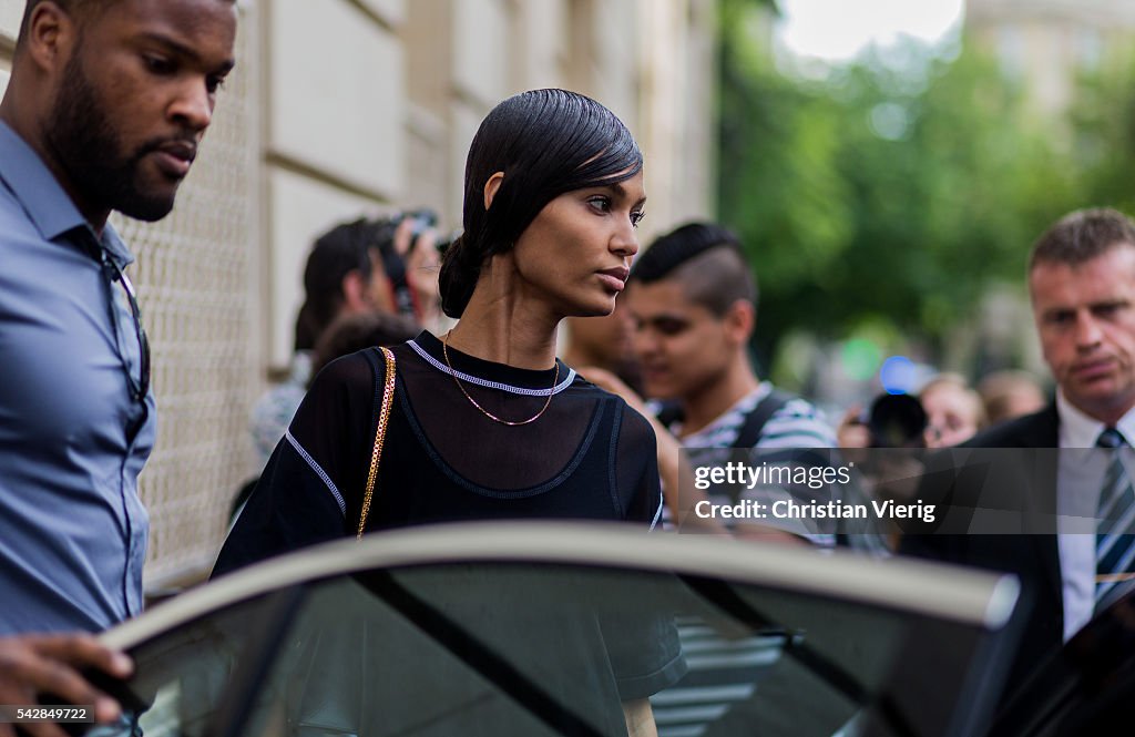 Street Style - Paris Fashion Week - Menswear Spring/Summer 2017 : Day Three