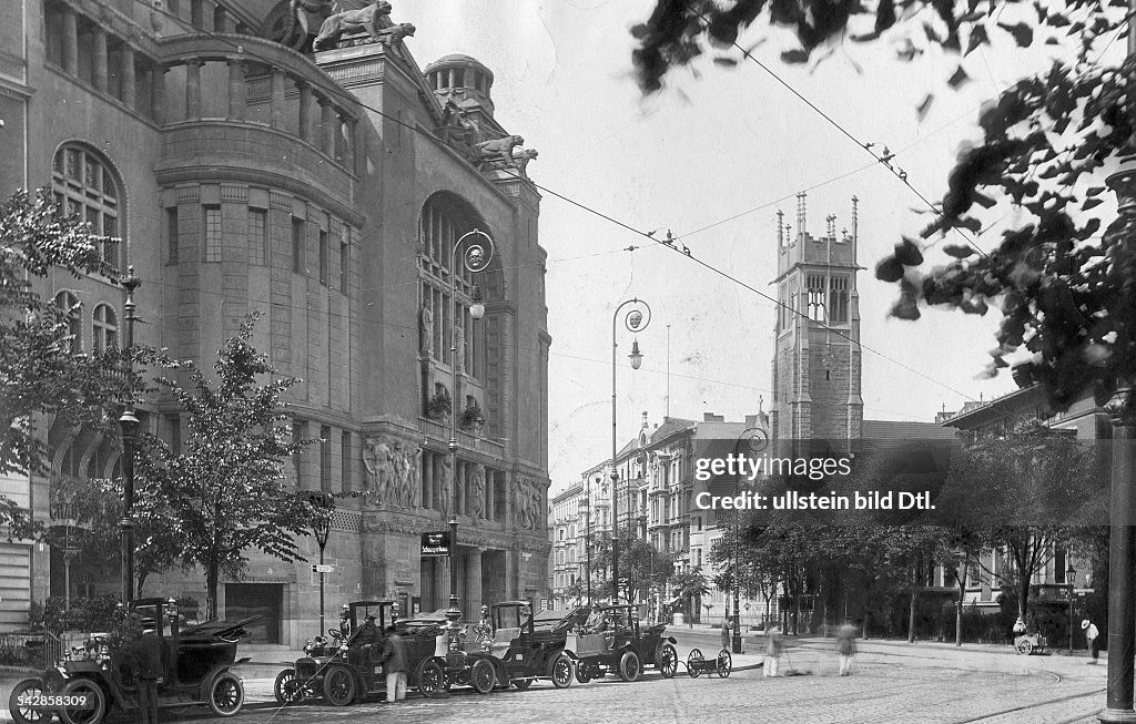 Berlin, Nollendorfplatz - Neues Schauspielhaus (l.)